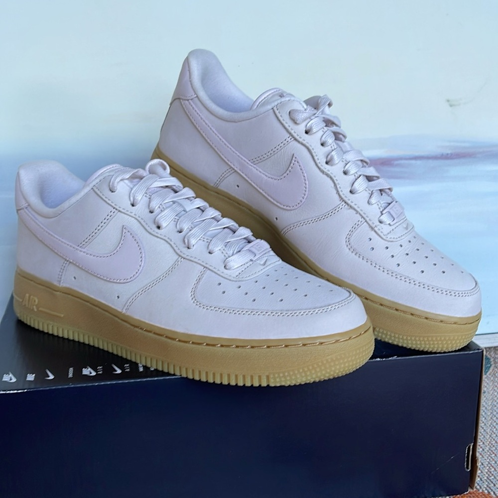 Nike WMNS Air Force 1 Premium
Pearl Pink/Gum Light Brown/
Pearl Pink Shoes - Picture 5 of 16